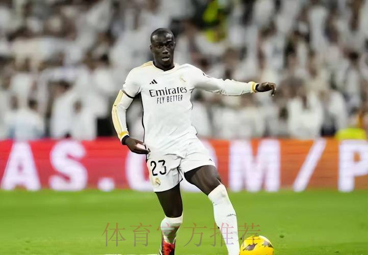 西媒:皇马对签下戴维斯感到乐观 拜仁在寻替代者 西媒:皇马对签下戴维斯感到乐观 拜仁在寻替代者